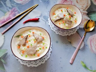 17、猪肝瘦肉粥,拍上成品图，一道美味又营养的猪肝瘦肉粥就完成了。