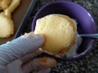 13、肉松小贝,再拿一片扣上去