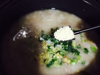 10、猪肝瘦肉粥,加入适量鸡精（也是两勺）