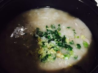 11、猪肝瘦肉粥,搅拌均匀后焖1分钟