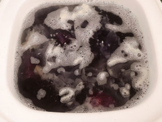 6、紫薯银耳粥,煮几分钟后转小火