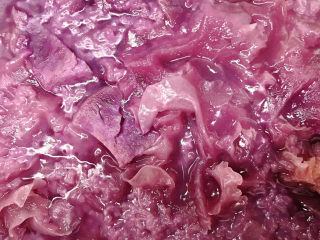 10、紫薯银耳粥,加入冰糖煮至浓稠