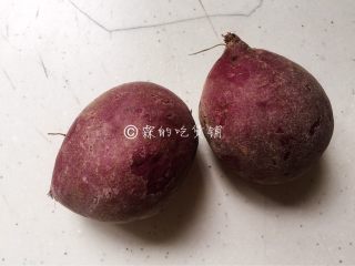 1、酸奶紫薯泥,小紫薯2个。