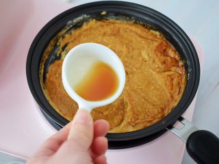 6、花生酱拌面,加入香油