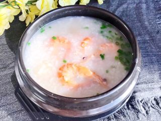 21、宝宝爱吃的海鲜砂锅粥,调匀即可