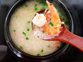 24、宝宝爱吃的海鲜砂锅粥,宝宝爱吃的海鲜粥没有添加任何香料，食材新鲜，味道鲜美，营养丰富~