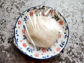 6、红豆沙汤圆,揉成光滑面团