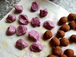 9、红豆沙汤圆,紫薯糯米团分成面挤子