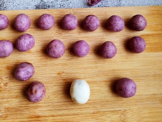 12、红豆沙汤圆,依次包完……