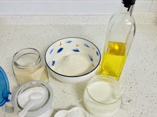 1、一次发酵——虾仁牛肉肠披萨,准备材料