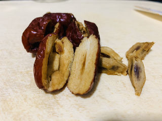 5、红枣黑米粥,红枣核不要，只要去核的红枣；