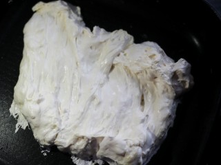 4、超好吃的人气草莓雪花酥,至拉丝状。