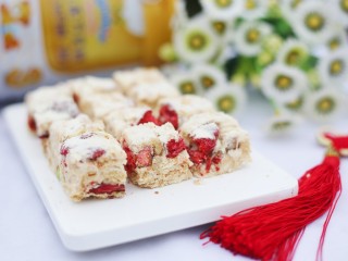 10、超好吃的人气草莓雪花酥,超好吃的草莓雪花酥就做好啦～