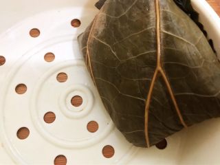 19、荷香糯米鸡,包起来即可