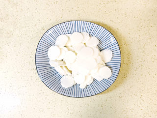 9、鸡肉山药粥,山药去皮，切成薄片