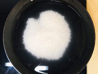 12、鸡肉山药粥,加入锅中，加适量的水