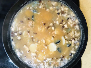 20、鸡肉山药粥,转中火，慢煮至熟，水分合适