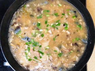 23、鸡肉山药粥,搅拌均匀，就可以关火起锅了