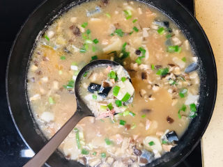 24、鸡肉山药粥,美味的鸡肉山药粥就做好了