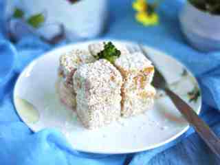 1、椰香牛奶南瓜糕 ,漂亮、好吃的椰香牛奶南瓜糕就做好了！