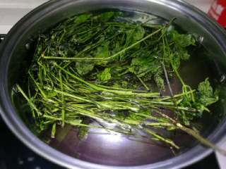 9、五彩饭,放入无油锅内加水5斤