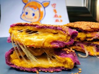 17、紫薯南瓜????芝士饼,香甜的紫薯南瓜加上美味的芝士,好吃到停不下嘴!