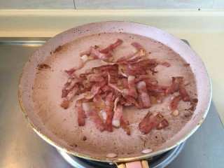 6、香滑皮蛋培根粥,煎过的培根才香香的。