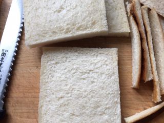 3、芝士吐司卷,吐司切边