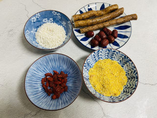 1、山药枸杞粥,准备好食材