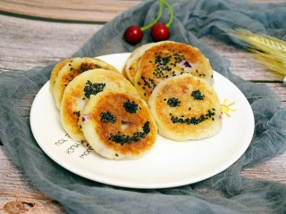 21、紫薯山药糯米饼（微笑饼）,香甜软糯的紫薯山药糯米饼就做好啦！