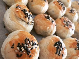 20、火腿伍仁月饼,然后你拿出来就是这样啦