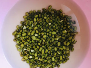 4、绿豆小米粥,3-4小时后，绿豆涨大；