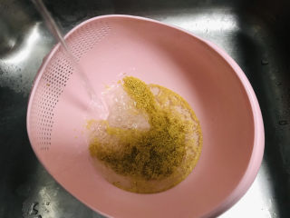 7、绿豆小米粥,晚上睡觉前，淘洗小米；