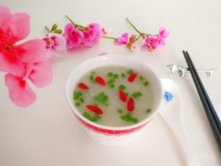 1、干贝海鲜粥,干贝海鲜粥。