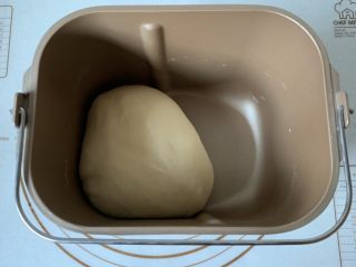 4、豆沙小餐包,发至2倍大小
