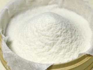 9、悠悠清香米蒸糕,全部过筛完成