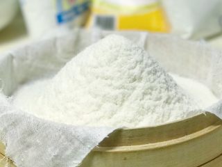 10、悠悠清香米蒸糕,过筛的粉是很蓬松轻盈的