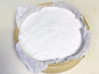 13、悠悠清香米蒸糕,抹平后的样子