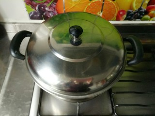 11、中式点心--水晶桂花糕,40分钟后，再上锅蒸30分钟。