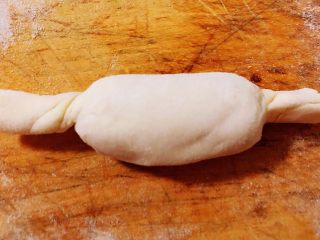 6、糖果肠饺,包裹成饺子形状