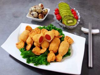 12、糖果肠饺,搭配鹌鹑蛋和果盘营养丰富的不得了