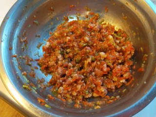 7、蛋液灌饺  新文美食,搅拌均匀即可。