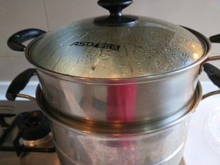 21、蛋液灌饺  新文美食,开水蒸10分钟即可关火。