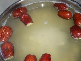 11、粥品元气#八宝粥#(创建于30/11~2017),再加入大枣，再继续煮20分钟。