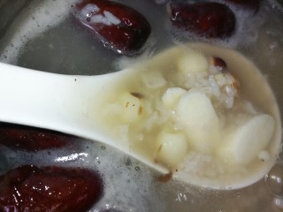 12、粥品元气#八宝粥#(创建于30/11~2017),再放入山药，再继续煮15分钟。