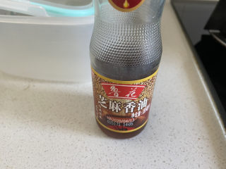 13、猪肝瘦肉粥,再倒入一两滴香油。