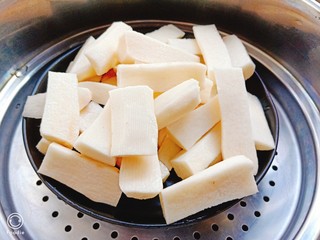 2、山药芝士饼,上锅蒸熟