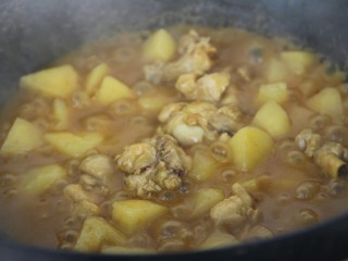 17、咖喱鸡意面,大火炖，炖至如图状态