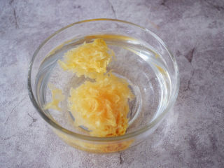 2、紫薯银耳粥,银耳提前泡发