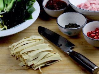 5、水煮肉片,干豆腐切条